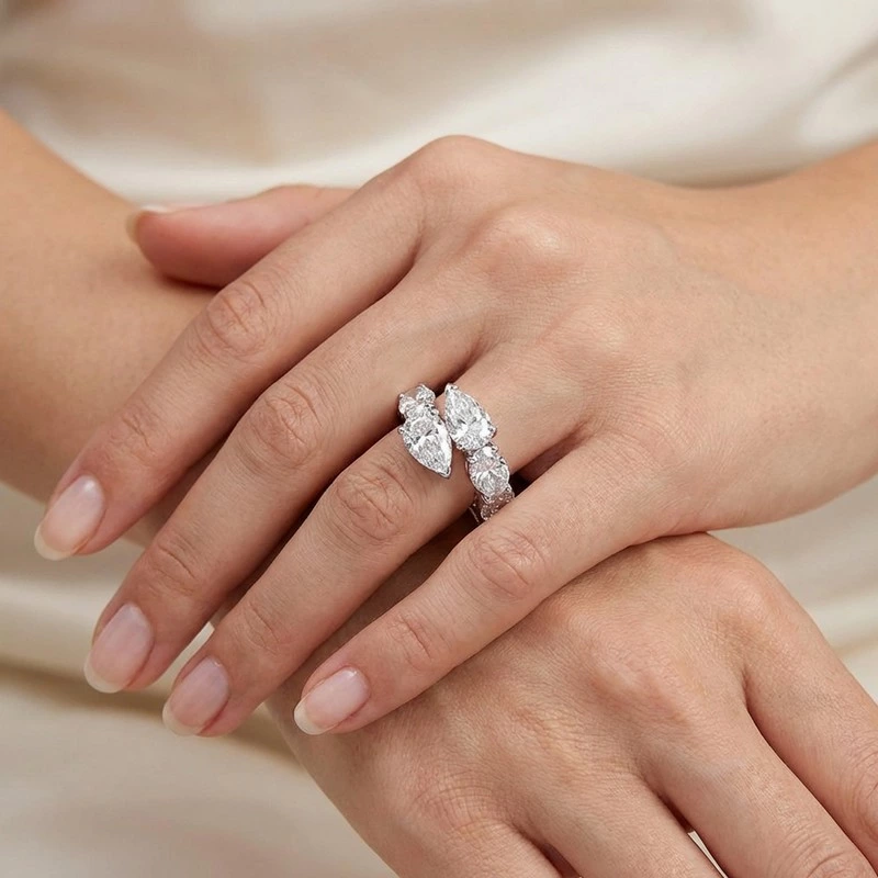 wearing effect of Pear Lab Diamonds Eternity Overlapping Bypass Band