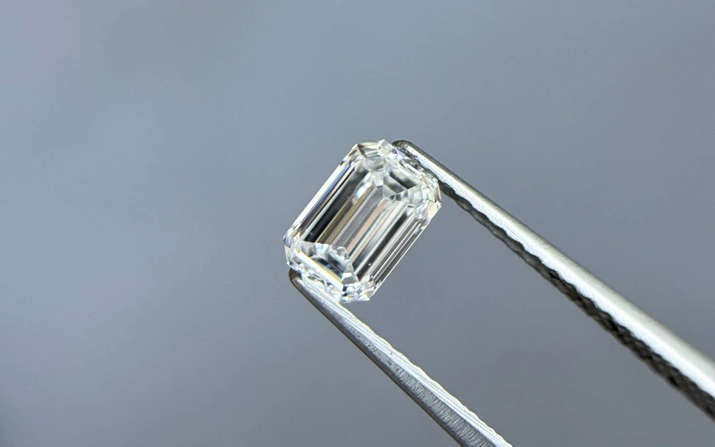 emerald cut loose diamond